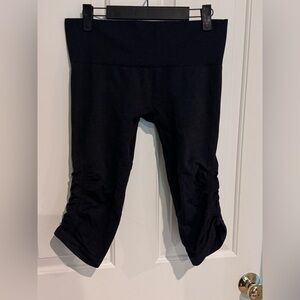 Black Ruched Capri Leggings